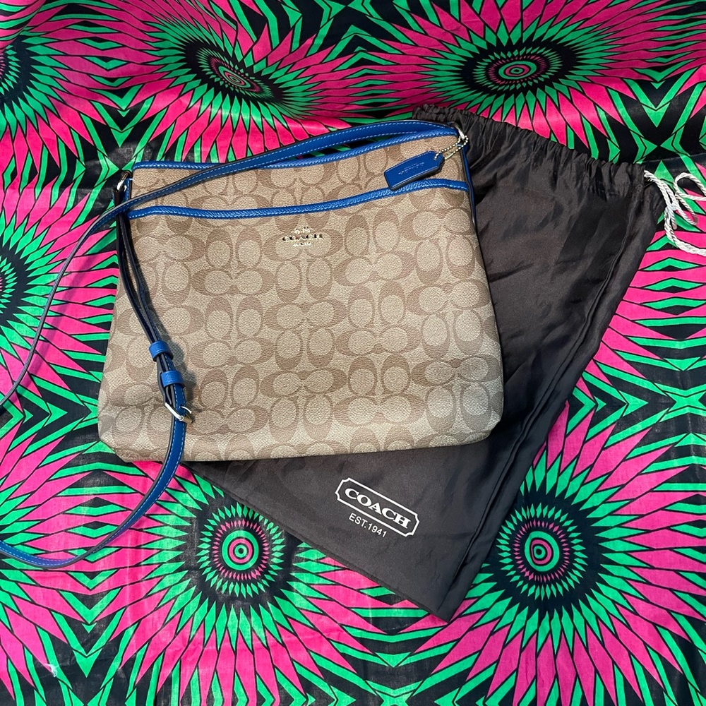 💙🤎Coach crossbody blue and brown. 14” x 12” x 3.5”